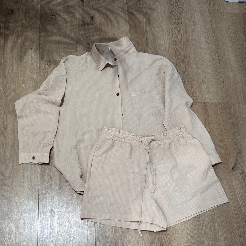 Women's Cream Elastic-Waist Shorts and top